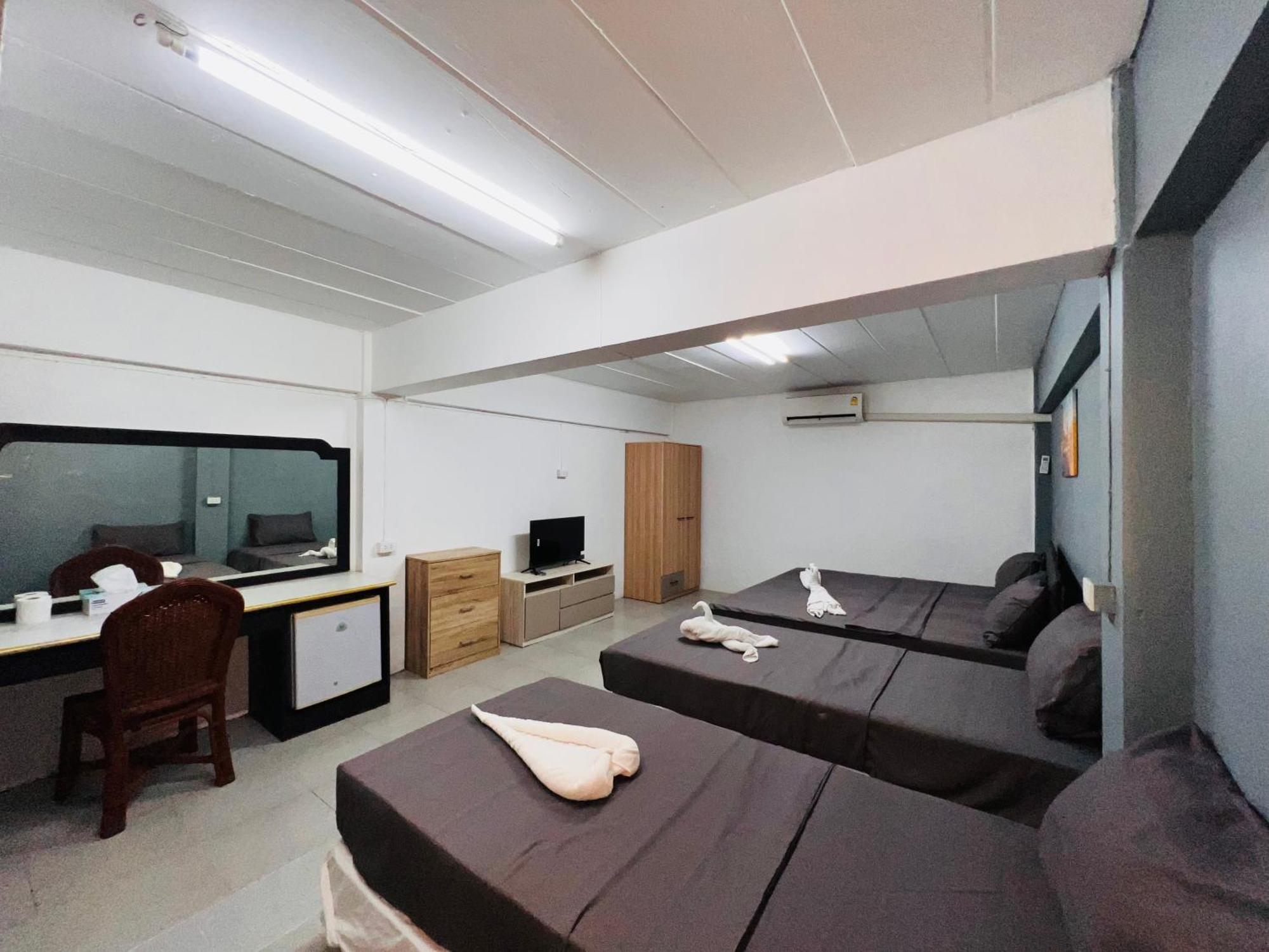 Patong Adventure Hostel Εξωτερικό φωτογραφία