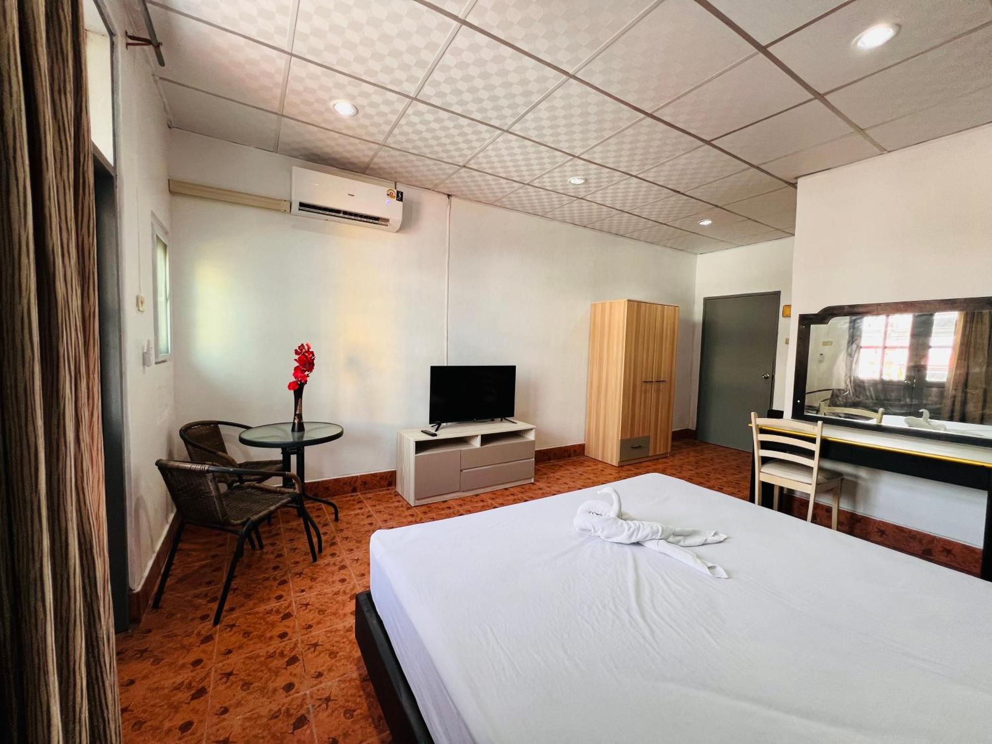 Patong Adventure Hostel Εξωτερικό φωτογραφία