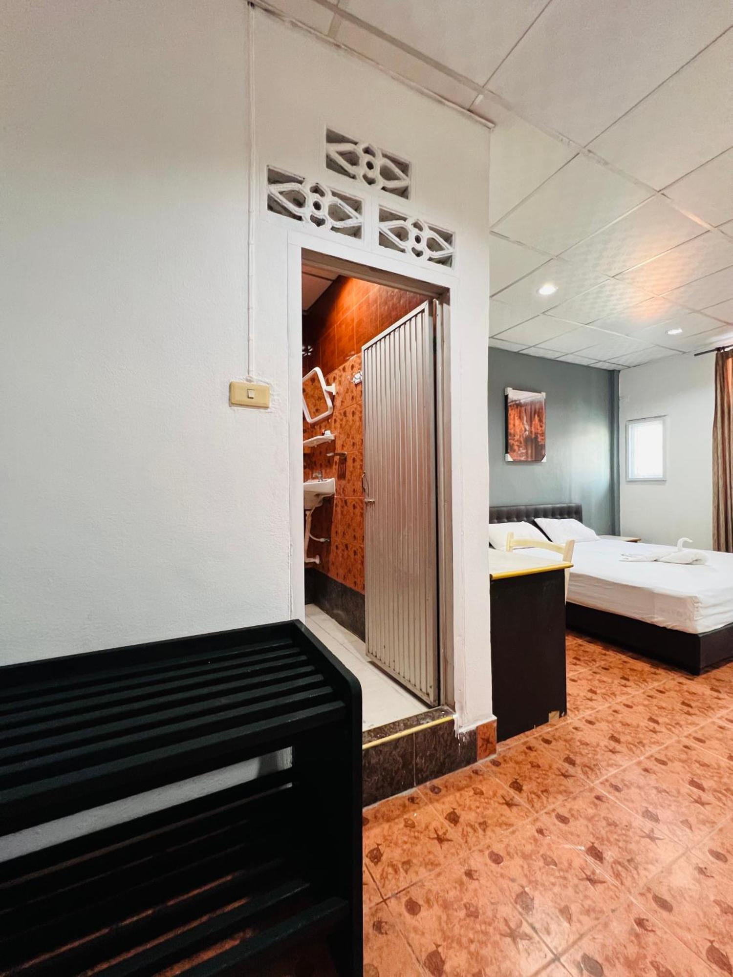 Patong Adventure Hostel Εξωτερικό φωτογραφία