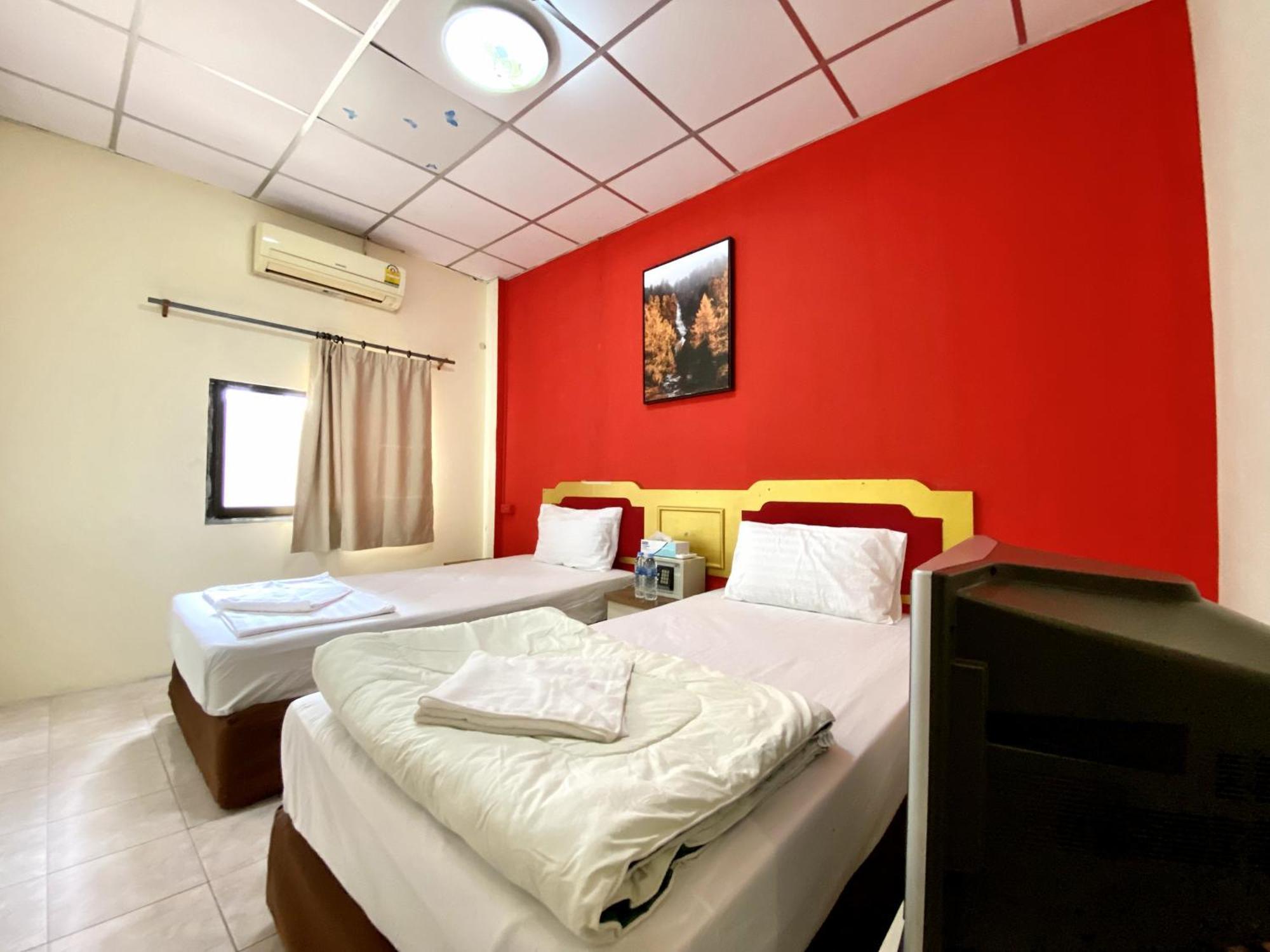 Patong Adventure Hostel Εξωτερικό φωτογραφία