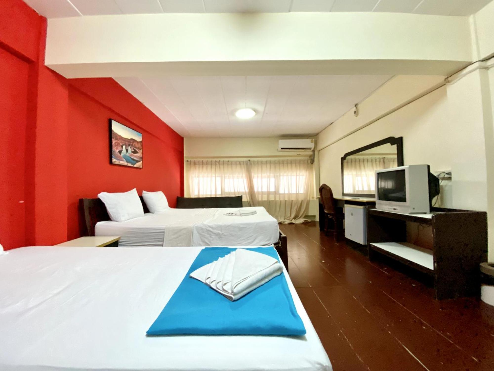Patong Adventure Hostel Εξωτερικό φωτογραφία