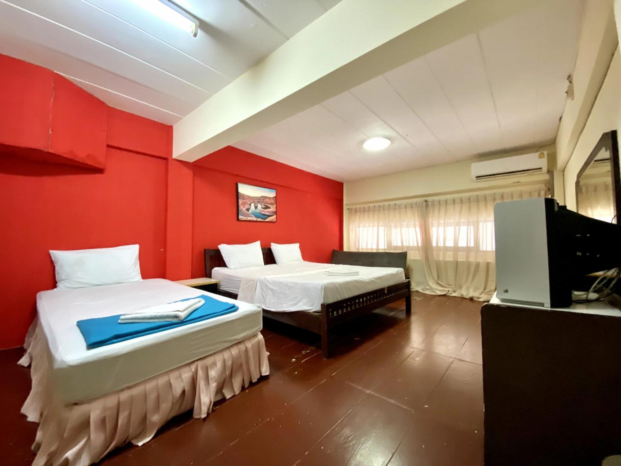 Patong Adventure Hostel Εξωτερικό φωτογραφία