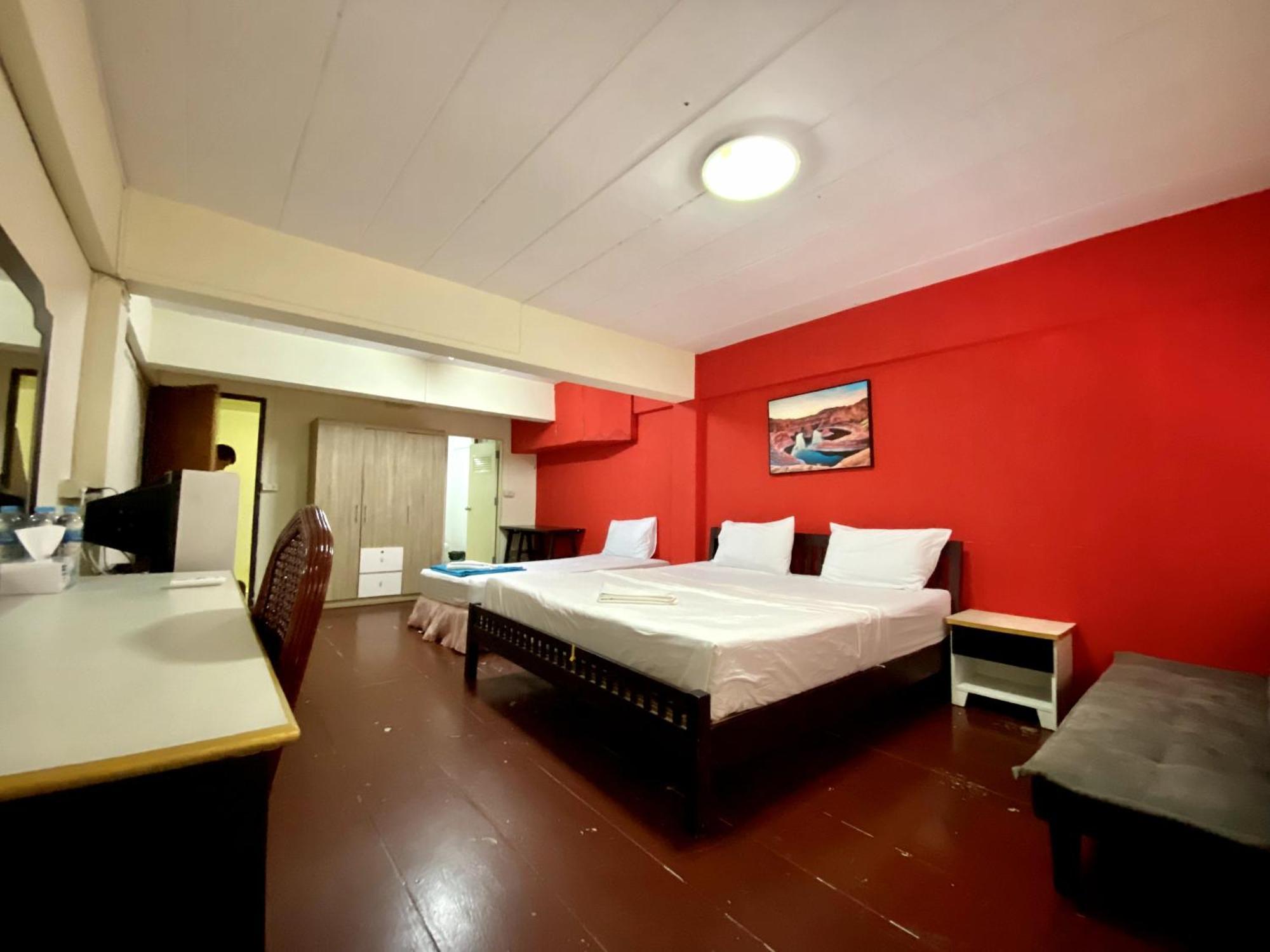 Patong Adventure Hostel Εξωτερικό φωτογραφία