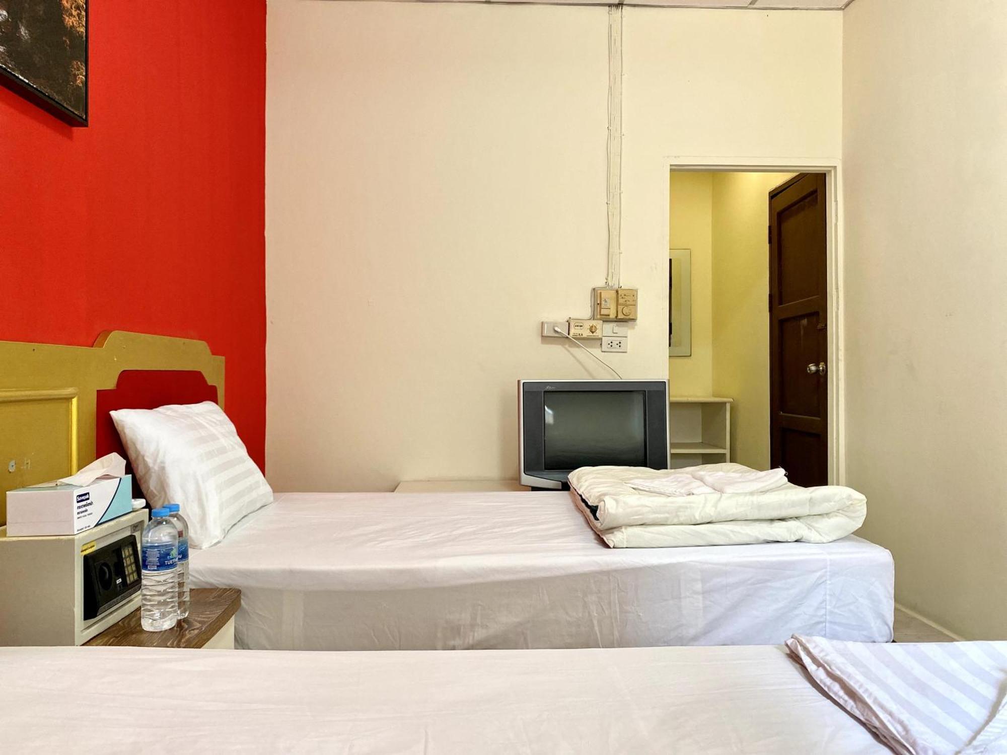 Patong Adventure Hostel Εξωτερικό φωτογραφία